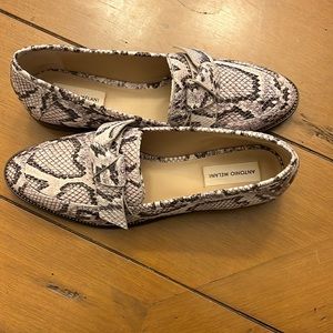 Antonio Melani Darlene Loafers, Knotted Bow Snake Print, Size 91/2, Never Worn .